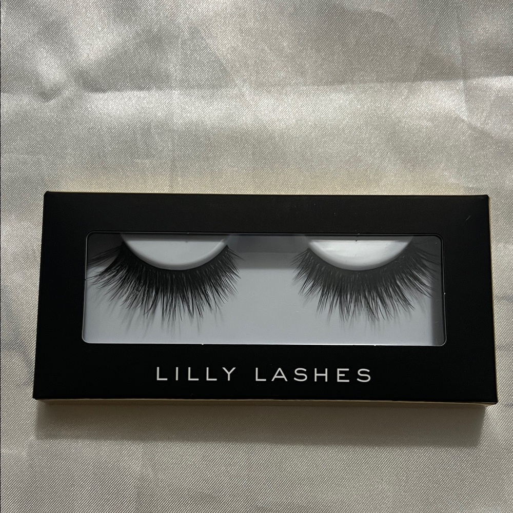 Lilly Lashes Premium Synthetic. New.